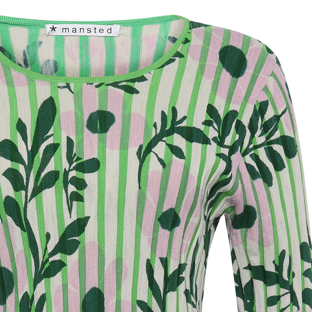 Close up of the panama cotton top in green by mansted