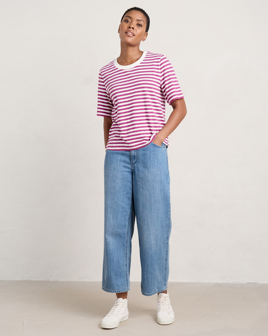 Woman wearing the Barnes Crop Jeans by SEASALT in light wash