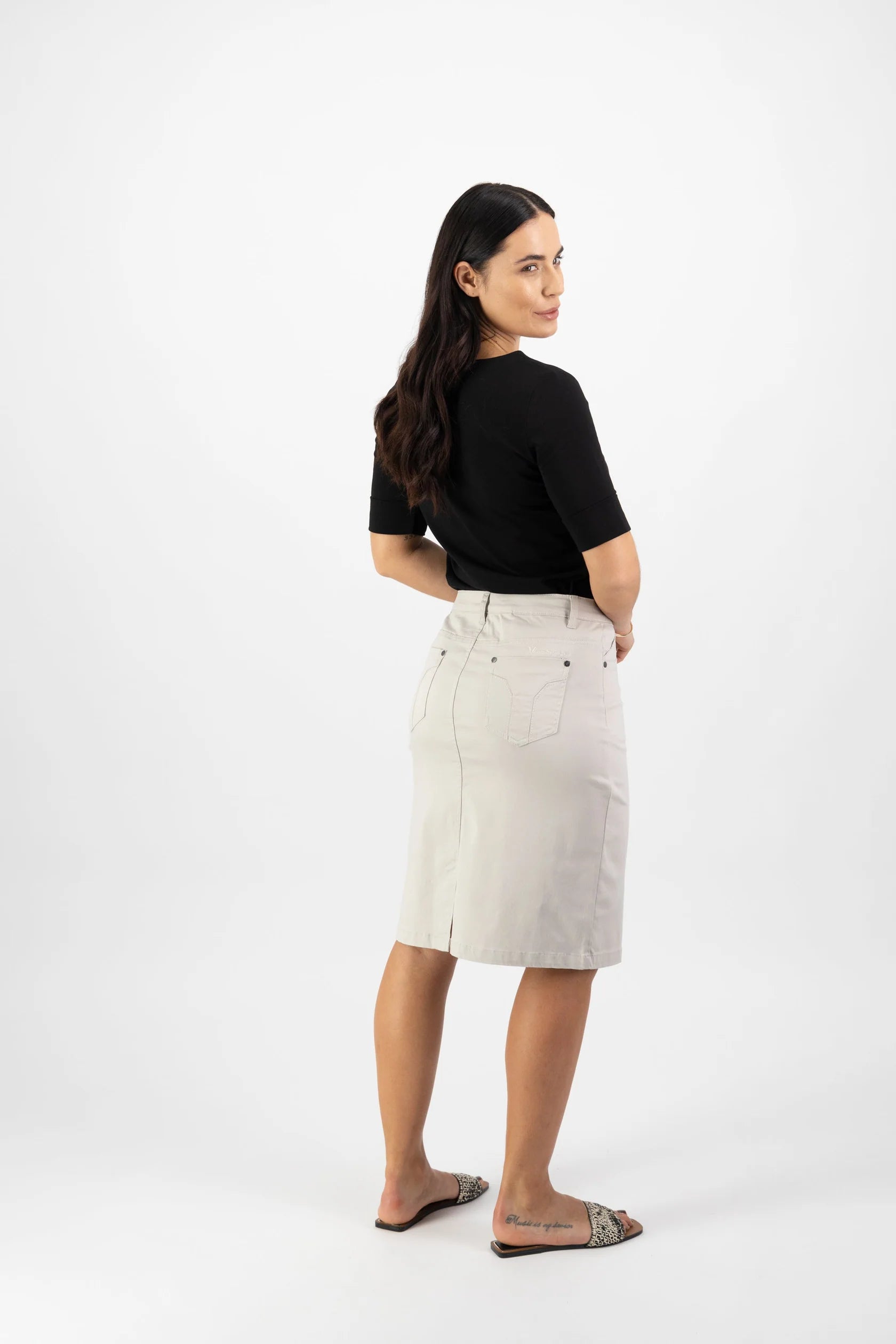 Woman wearing the Lightweight cotton skirt in pumice beige by vassalli
