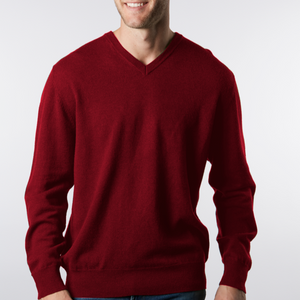 Bridge and Lord Men's V jumper in red. Fine wool.