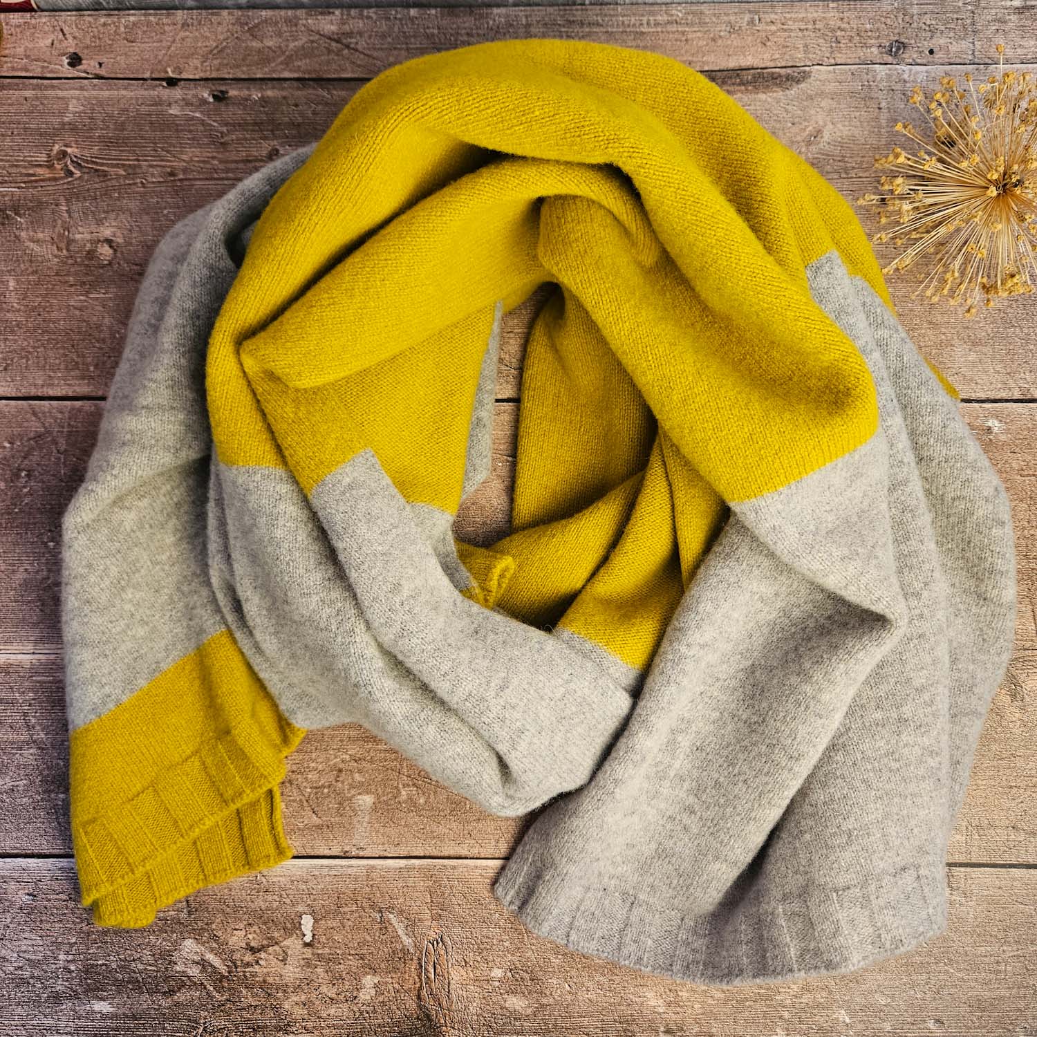 Eribe Knitwear bowden colourblock stole in Piccalilli