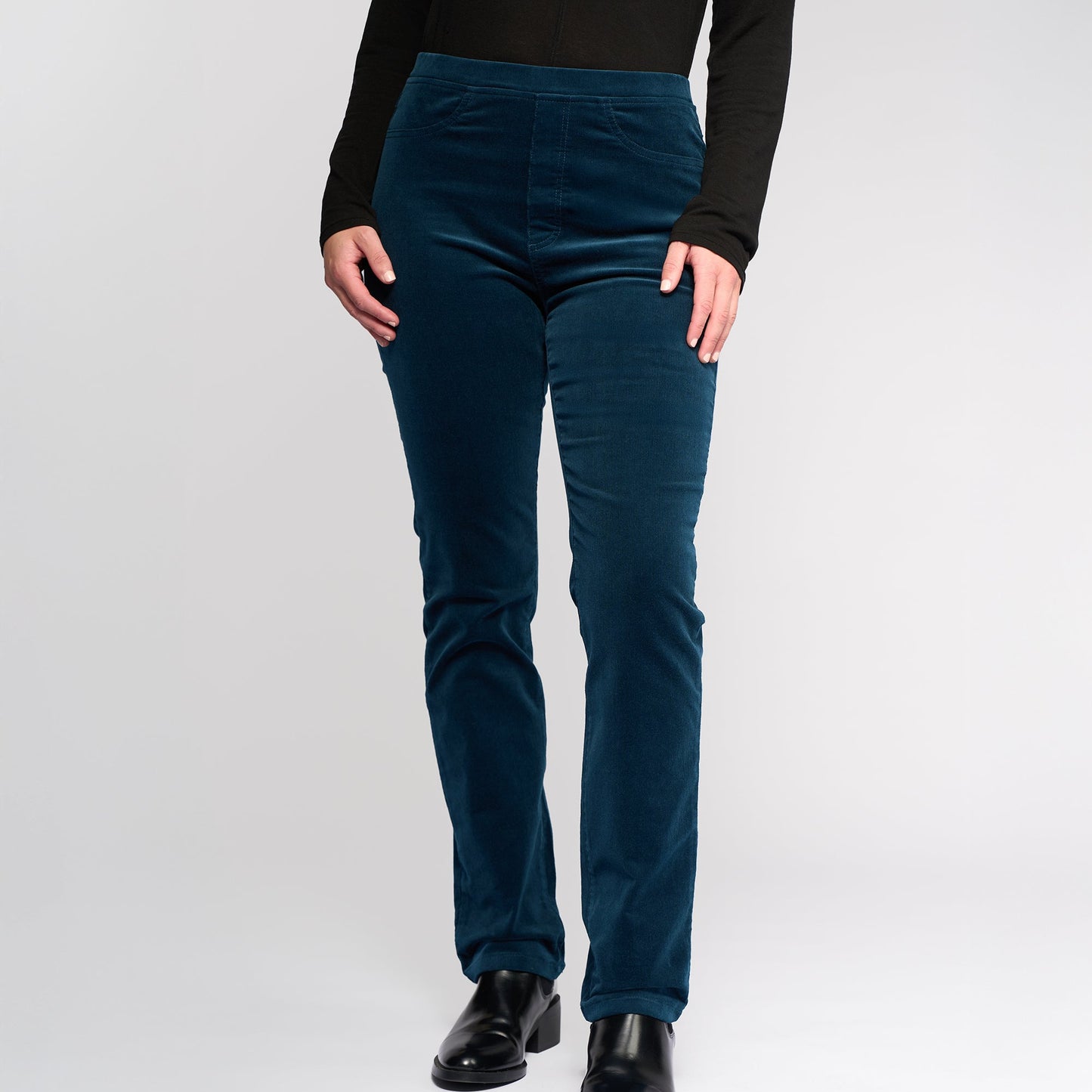 Vassalli pull on cord pants in Petrol