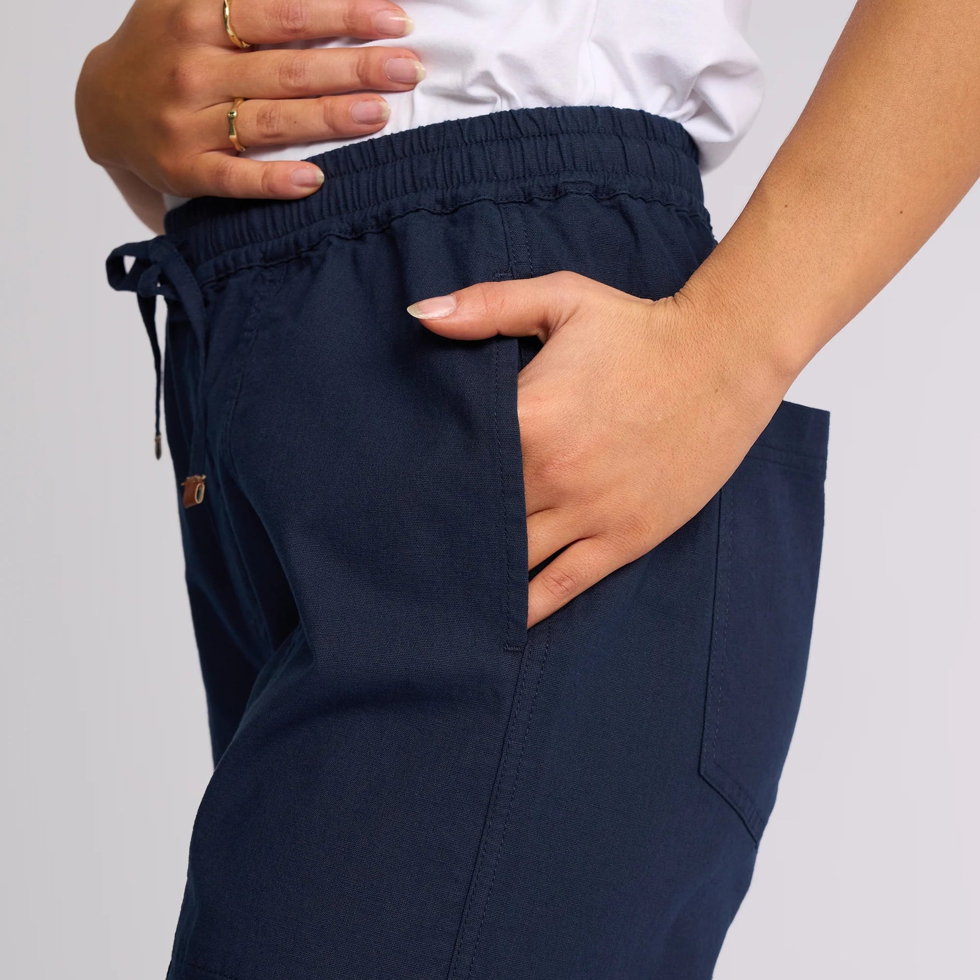 Vassalli Dione pants in Ink Barrel leg