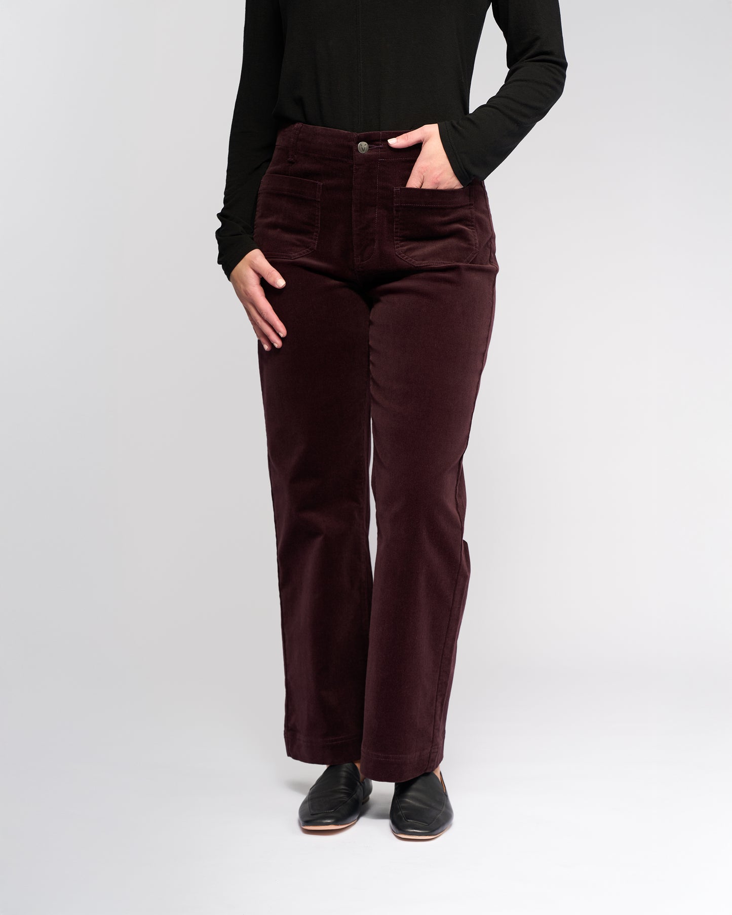 Vassalli straight leg ankle grazer cord pants in merlot