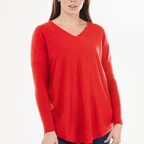 Bridge and lord essential curved hem vee pullover in red .