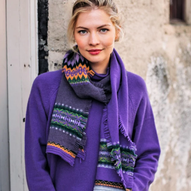 Eribe Alloa Scarf in Violetta.