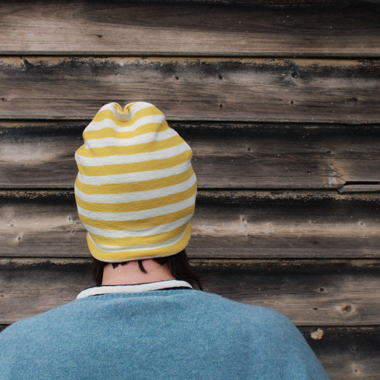 Wool beanie yellow stripe. By basics.