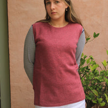 Sleeveless wool vest in pink from Mansted.
