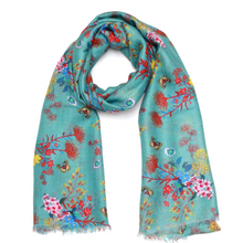 Scarf in floral print - the perfect gift.